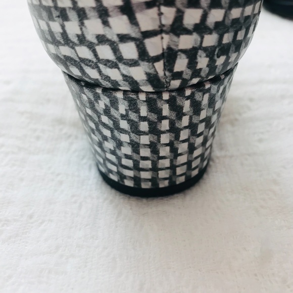 Vince | Shoes | Vince Silver Rita Ankle Strap Leather Sandals | Poshmark